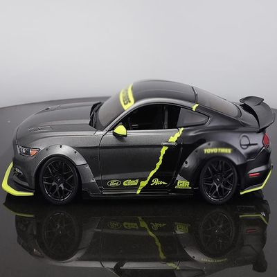 2015 GT 5.0 Gray Metallic and Black with Graphics Modern Muscle Series 1/18 Diecast Model Car 32615gry