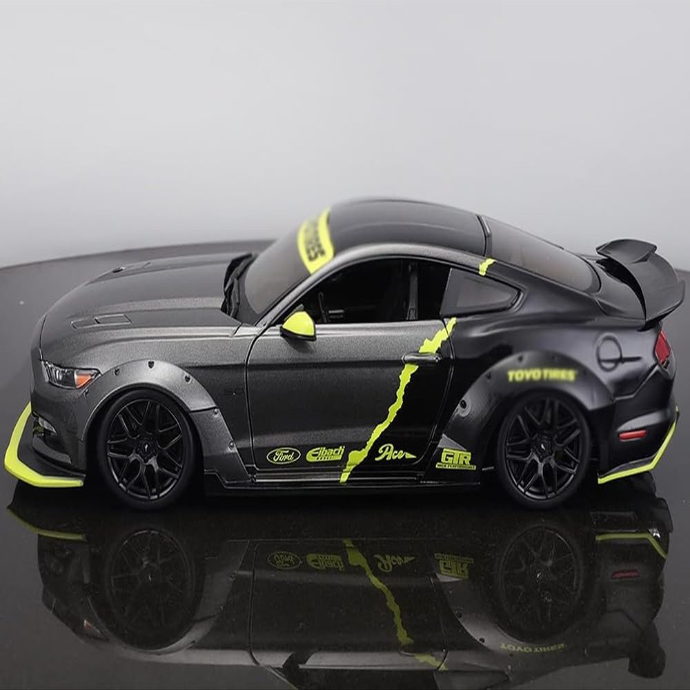 2015 GT 5.0 Gray Metallic and Black with Graphics Modern Muscle Series 1/18 Diecast Model Car 32615gry