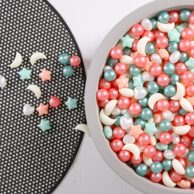 GOGOSO Star Heart Moon Ball Pit Balls, Shaped Play Balls for Ball Pit, 100 200 500 1000 Crush Proof Bpa Free Kids Toddler Baby Pastel Pelotas,Christmas Red-Green, 100