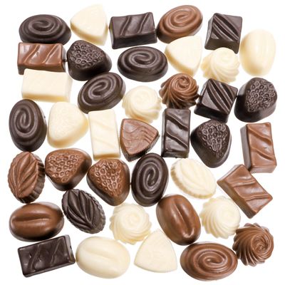 Cididu 40 Pcs Fake Chocolate, Faux Candy Artificial for DIY Crafts, Chocolate Decorations Realistic, Reusable Candy Food Dessert Model for Cake Decor Party Favors Home Kitchen Display Props
