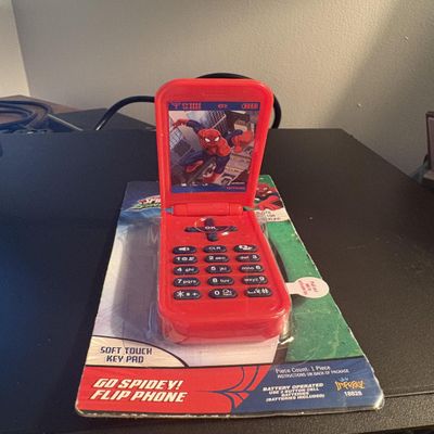 Compatible with MARVEL FLIP PHONE SPIDERMAN