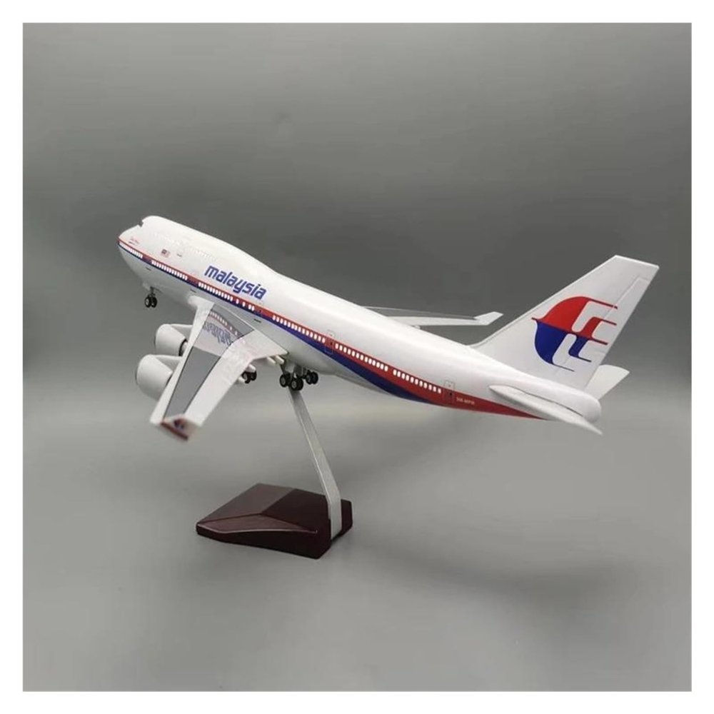 LIUSANGLIU Scale Aircraft 1/130 for Malaysia Boeing B747 Aircraft Model Lighted Resin Airplane Simulated Scale Aircraft Suitable for Display(with Light)