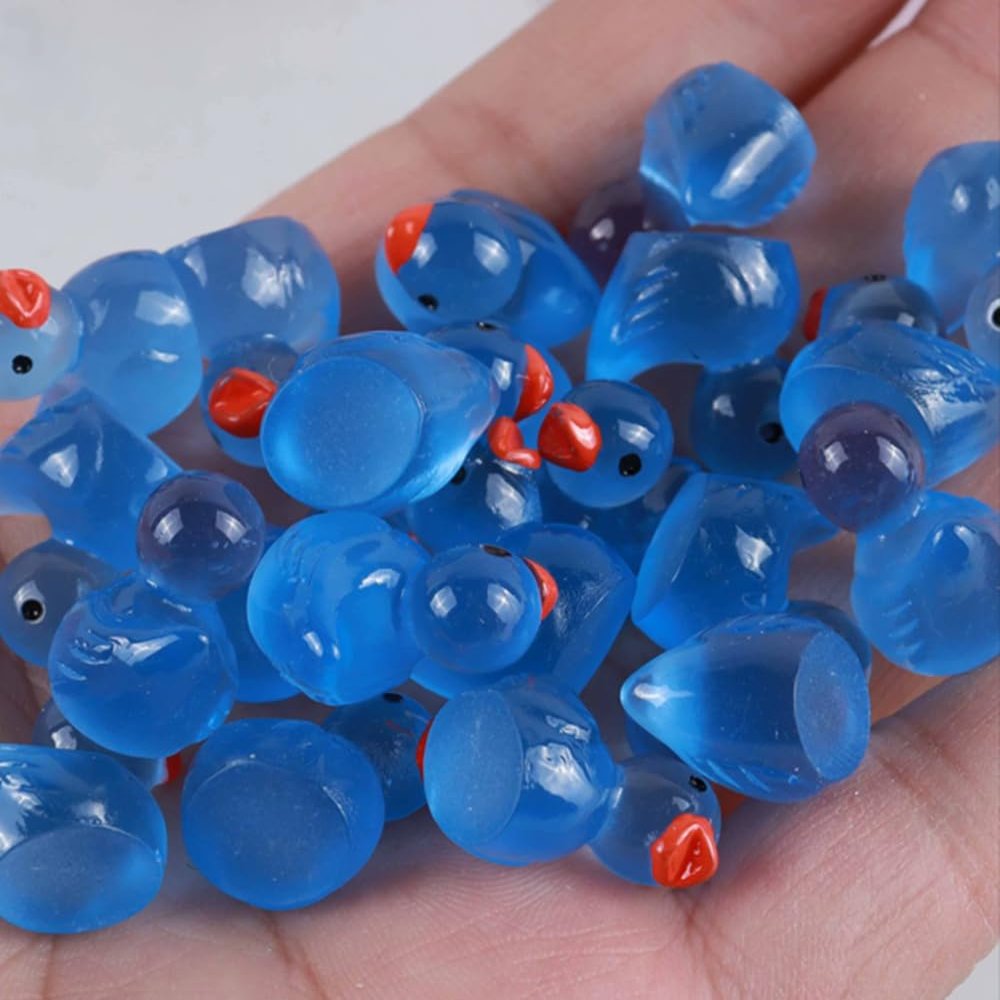 100pcs Mini Resin Duck,15 mm Dollhouse Dcor Glow in The Dark for Aquarium Decor Micro Fairy Garden Landscape Hide,Seek Party Toys,Easter Basket Stuffer, Gift for All Ages (Royal Blue)