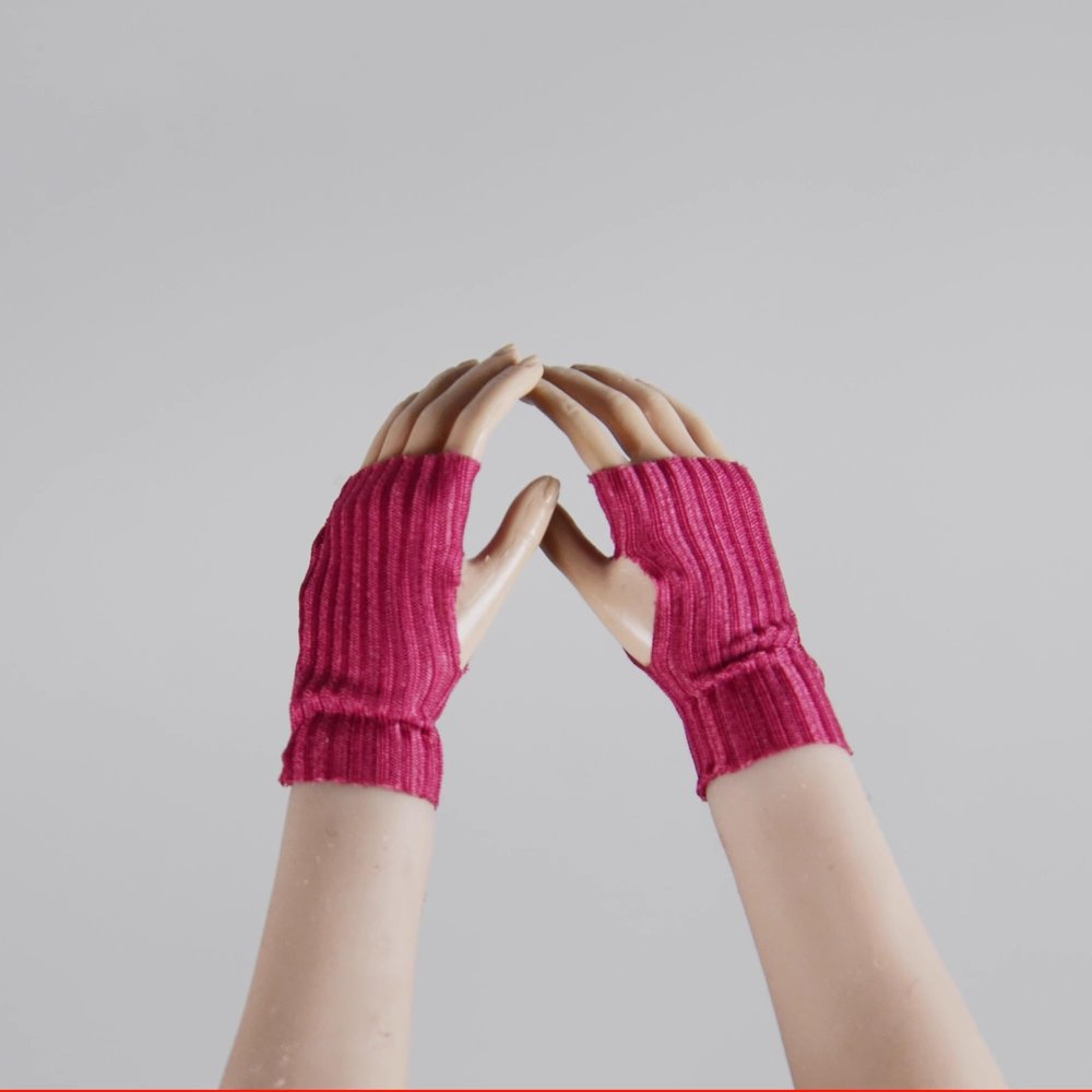 1/6 Scale Female Clothes Gloves Decoration for 12-inches Action Figure Body Doll, Female Action Figure Wrist Wraps Clothing 1/6 Girl Wrist Gloves Costume Accessory (Pink, Short)