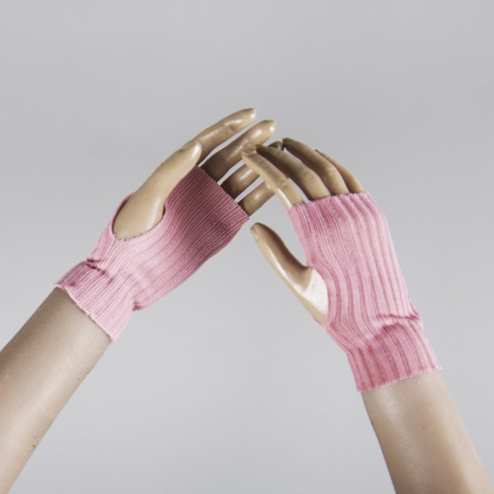 1/6 Scale Female Clothes Gloves Decoration for 12-inches Action Figure Body Doll, Female Action Figure Wrist Wraps Clothing 1/6 Girl Wrist Gloves Costume Accessory (Light Pink, Short)