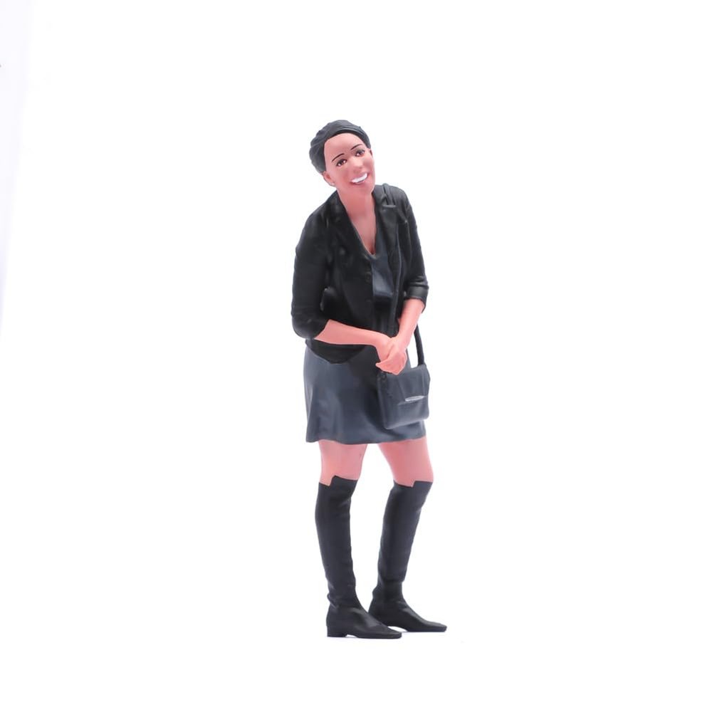 1/18 to 1/87 Scale Friendly Deep Skin Female Figure with Smiling Face - Casual Pose with Satchel Bag, Painted & Unpainted Versions Available - Perfect for Collectors & Dioramas (1/24 Painted)