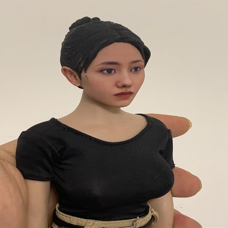 1/6 Scale Female Head Sculpt, Painted Pale Wheat Skin Famle Head Accessory for 12inch Action Figure Body, 1/6 Scale Makeup Female Head Carved - Finished Bald Head Only without Hair (Design B)