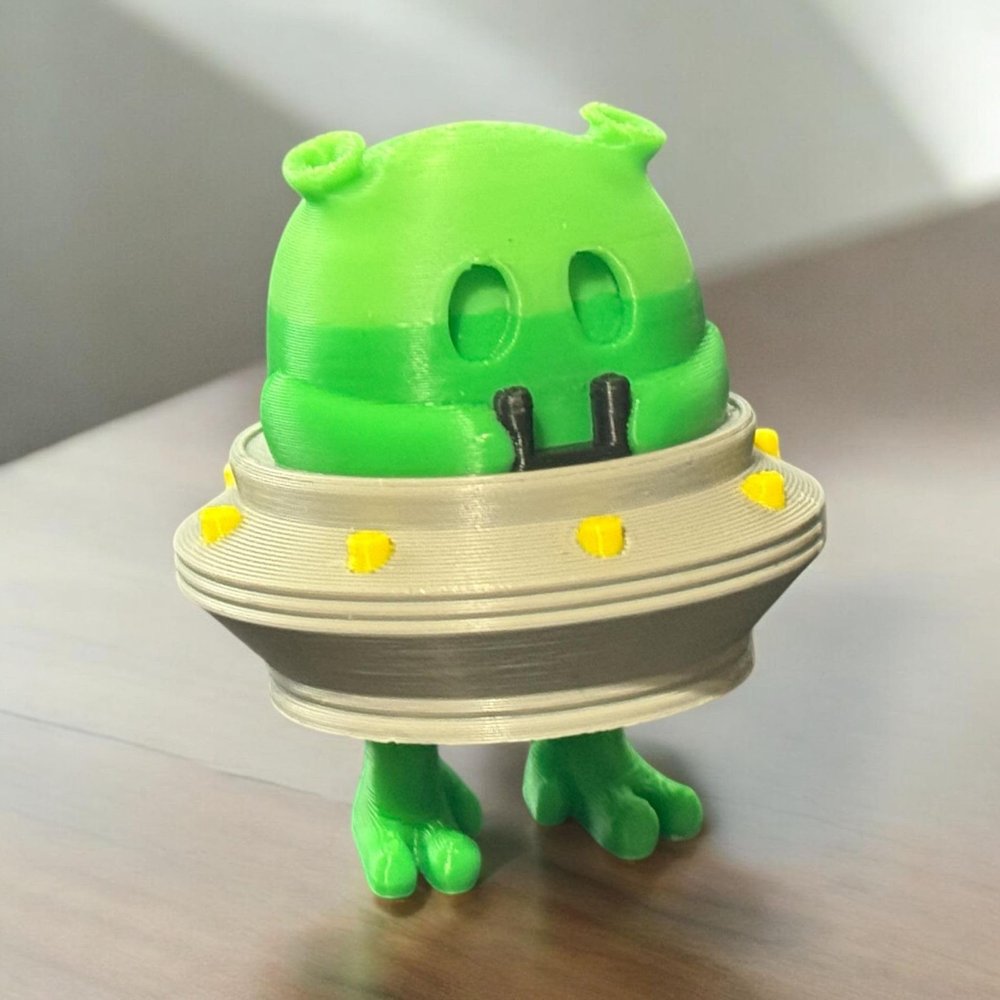 Articulated Alien in UFO | Home Dcor and Office Desk Toys | Autism, ADHD, Sensory | 3D Printed Gift