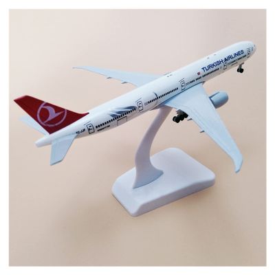 ATXTLWL Environmental Image for: 1: 400 Scale A340-300 Aircraft Model Gulf Airlines Alloy Aircraft Model