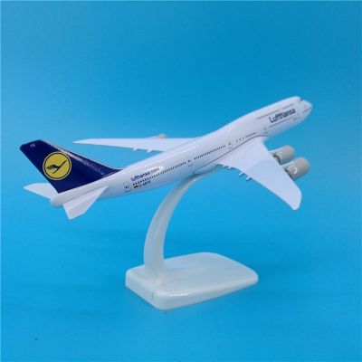 ATXTLWL Environmental Image for: 1: 400 Scale A340-300 Aircraft Model Gulf Airlines Alloy Aircraft Model