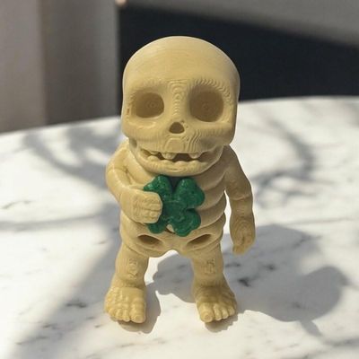 Articulated Skeleton with Clover | Home Dcor and Office Desk Toys | Autism, ADHD, Sensory | 3D Printed Gift