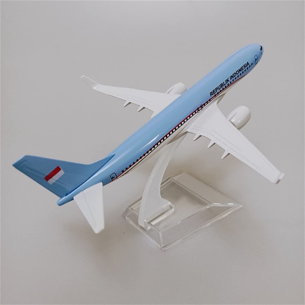 ATXTLWL Environmental Image for: 1: 400 Scale A340-300 Aircraft Model Gulf Airlines Alloy Aircraft Model