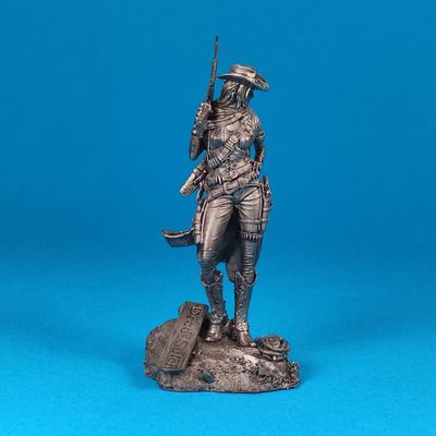 Collectible Tin Miniature of a Bounty Hunter from The Series Historical Miniatures | Scale 1:32 Height 54 mm | Unique Hand-Made Miniature from Warrior Miniatures