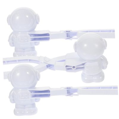 GALPADA 3Pcs Astronaut Snowman Maker Clip for Kids Fun Outdoor Snowman Building Tool Adorable Snow Toys for Boys and Girls Portable Snow Clip for Construction Random Color