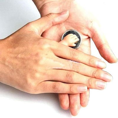 aoukoslt Little Hand Coin Disappeared Trick Tools Close-Up Magic Show Props Popular Magic Coins Disappear Gimmicks, Magic Kits and Accessories