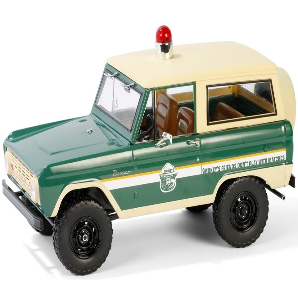 1967 "Smokey Forest Ranger Green and Cream with White Stripes Artisan Collection 1/18 Diecast Model Car by Greenlight 19143