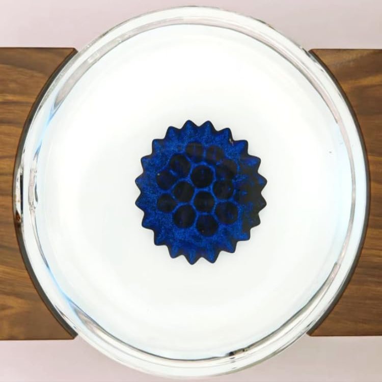 ClocTeck FerroFluid Display Bottle Dacing Ferrofluid Music Rhythm Mate, Magnetic Liquid Desk Display(120ml)(Blue)