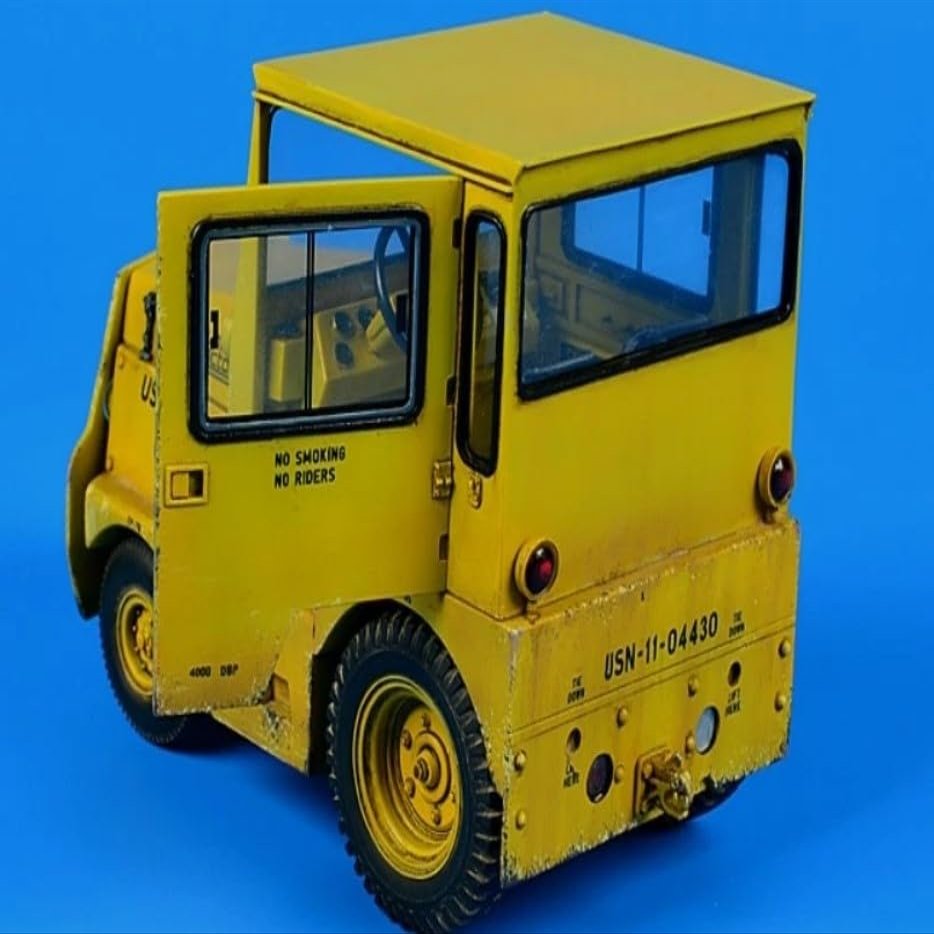 Aerobonus 320045 1/32 United Tractor GC340/SM-340 US Navy/DLA with cab