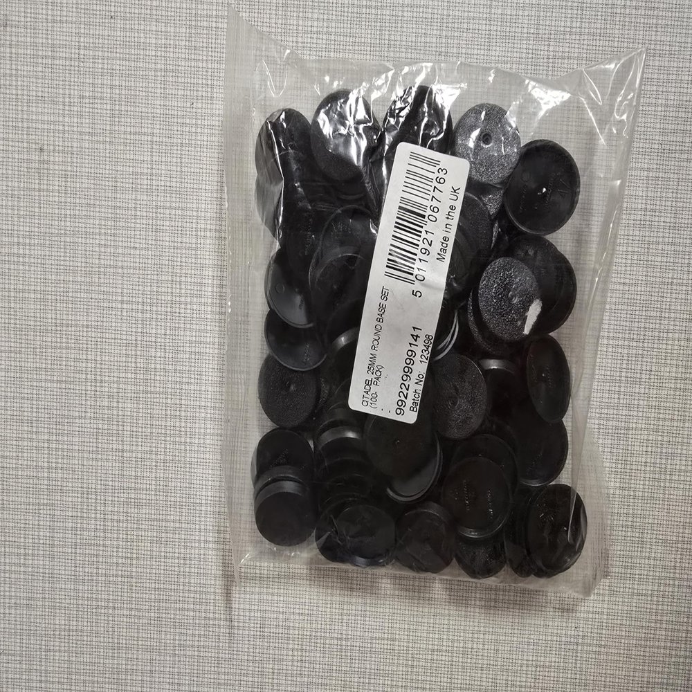 100 Pack of 25mm Round Bases by Games Workshop