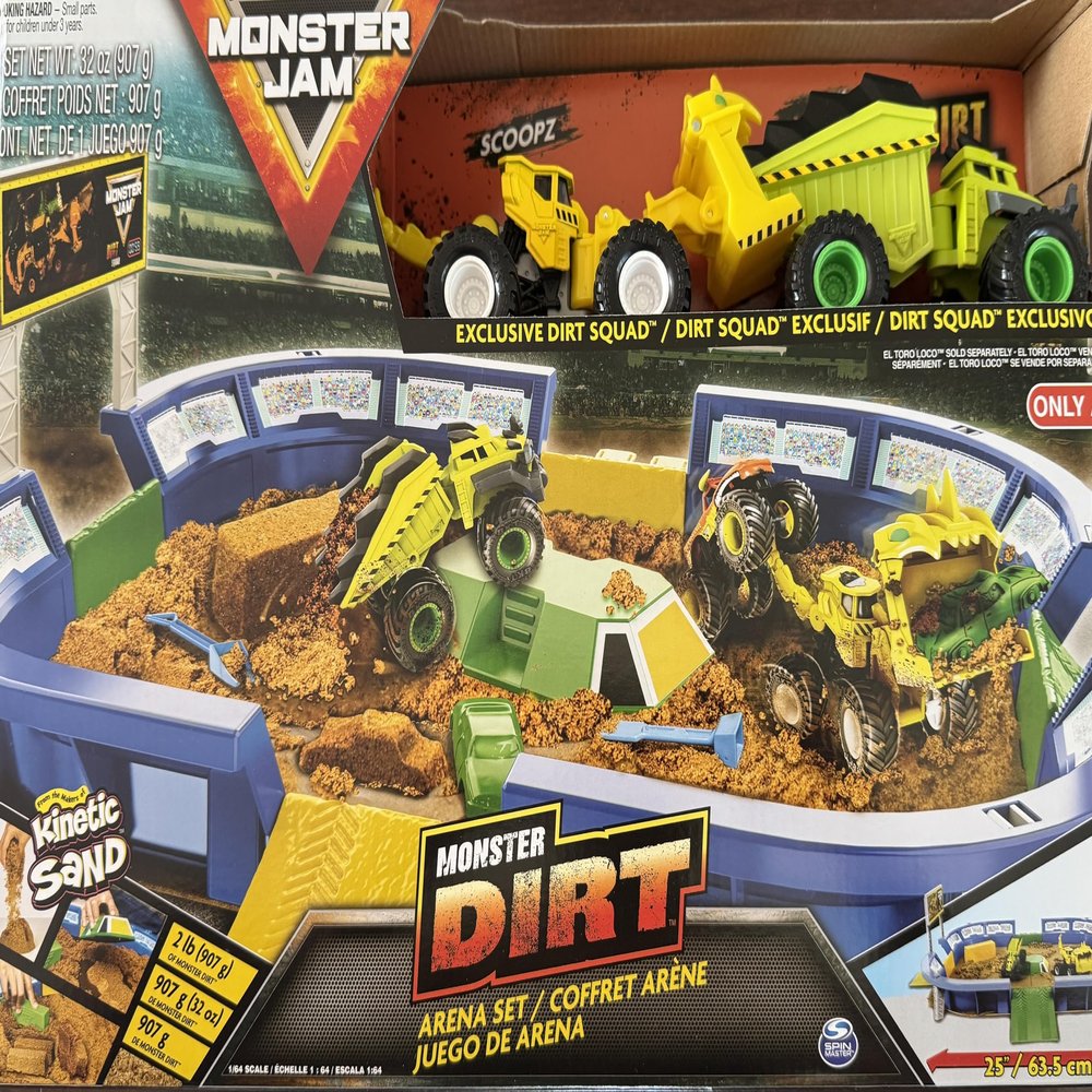 Monster Jam Dirt Arena Playset with Kinetic Sand, Exclusive Dirt Squad Vehicle (Scoopz), 2 lbs of Brown Sand, Arena Accessories  Kids Monster Truck Toy Set, Ages 3+