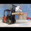 1/64 Scale Diorama Diecast Car Garage Forklift Model Prop with Magnetic Lifting Board, Warehouse Repair Scene Display Diorama Set (Red-Wheels are Immovable) view 4