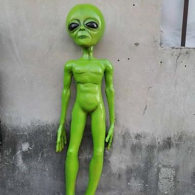 interoknack Realistic Alien Model  UFO Extraterrestrial Prop, Space Theme Display & Movie Set Decoration (Green)