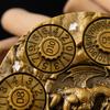 7-in-1 Spinner Dice Set  3D Metal Dragon-Embossed Polyhedral RPG Accessory Role Playing Dice for Dungeons & Dragons, Pathfinder, RPG and Tabletop Games (D4, D6, D8, D10, D%, D12, D20) Gold view 4