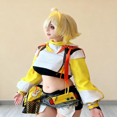 Eli Cosplay Wig 30CM Beige mix blonde short Hair Heat Resistant Wigs+Wig cap Game NIKKE Cosplay
