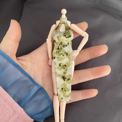 1/12 Scale Female Figure Clothes, Form-Fitting Backless Cheongsam for 6 inch Action Figure, 1/12 Tight Cheongsam Chinese-Style Dress, Bodycon Halter-Neck Cheongsam (Yellow & Green)