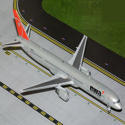GeminiJets G2NWA1422 Northwest Boeing 757-300 N587NW; Scale 1:200