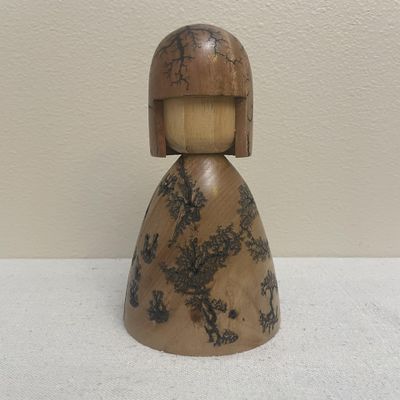Air-Ads Supplies Handcrafted Wooden Decorative Doll with Fractal Pattern Design, Traditional Japanese Style, 9 Inch Height, Brown Finish, Dollhouse Accessory D96