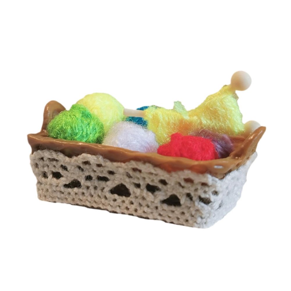 1/12 Dollhouse Woolen Yarn Basket Set with 6 Miniature Yarn Balls, Brown Resin Sewing Scene Model for Desktop Dollhouse Room Box Decor