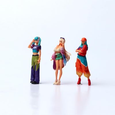 1/64 Scale Trendy Girl Miniature Figures, Hand-Painted Resin Female Characters for Diorama Scenes, Car Display, Street Style Collectibles