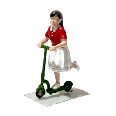 1/64 Miniature Figure Mini People Figurine 1:64 Scale Hand Painted Kids Figure Model for Micro Landscape Photo Prop Projects, Girl Skateboarding