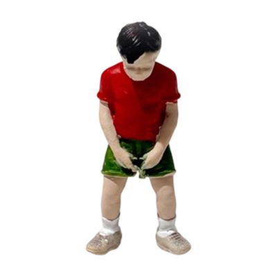 1/64 People Figure Mini Architectural Figurine Resin Role Play Tiny People Model for Train Station Layout Desktop Decoration, red Shirt boy