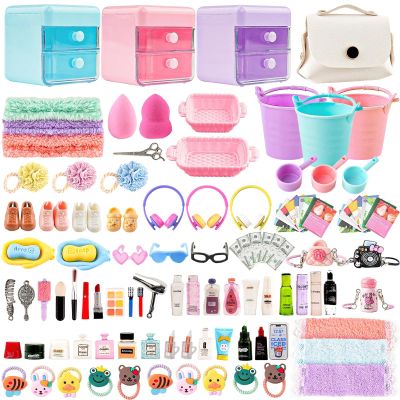 118Pcs Dollhouse Mini Jewelry Storage Case Cosmetic Hand Bag Towel Bathroom Set Accessories Toothbrush Shampoo Purse Decor Doll Backpack Girl Micro Scene Ature Makeup Shoes Glasses Money Mask DIY