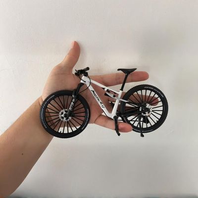Generisch Mini Mountain Bike Toy 1:10 Simulated Bike Alloy Finger Mountain Bike Model Ornaments (White)