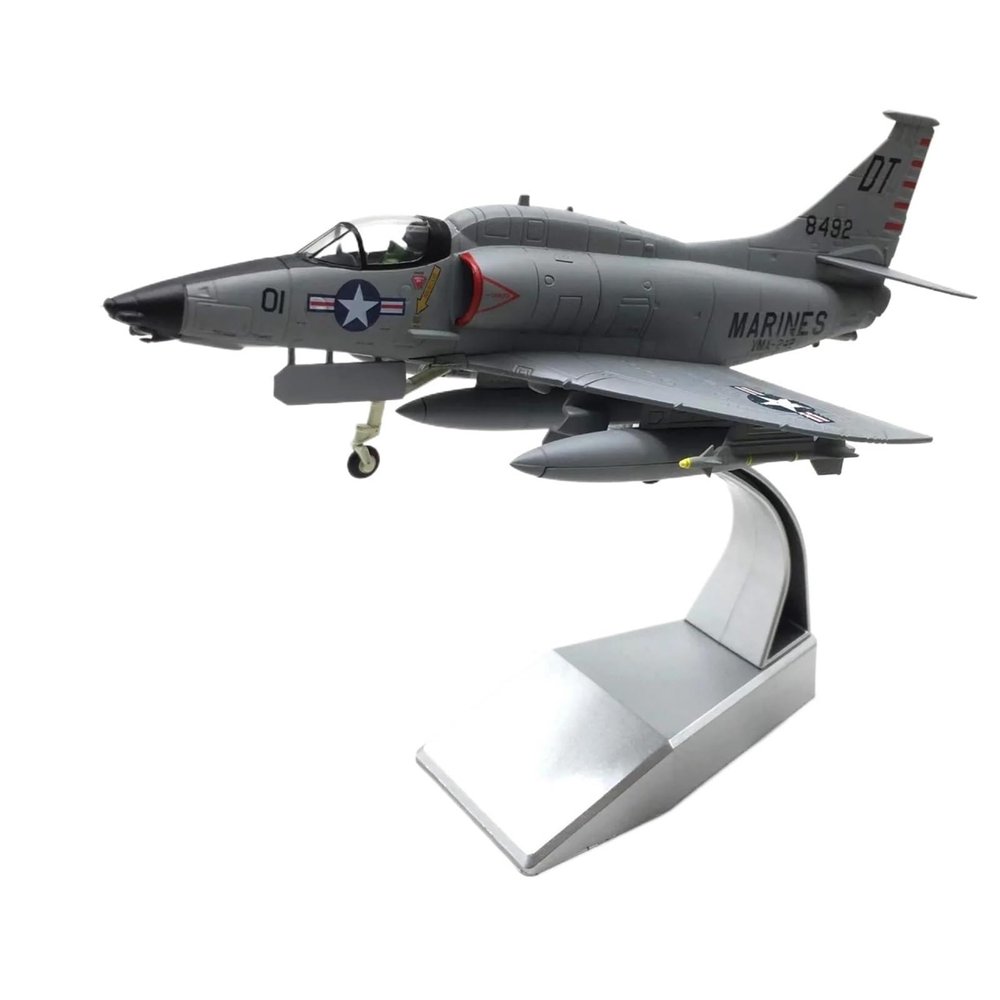 Flying Airplane Model Diecast Metal 1:72 Scale USAF Marine Corps Skyhawk A-4 Aircraft Alloy Militarized Combat Model Collection Toy Aviation Airbus