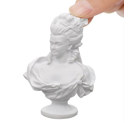 iLAND 1/12 Scale Accessories Mini Victorian Dollhouse Dcor Resin Statue Marie Antoinette Queen for Vintage Miniature Dollhouse Accessories and Furniture Exquisite
