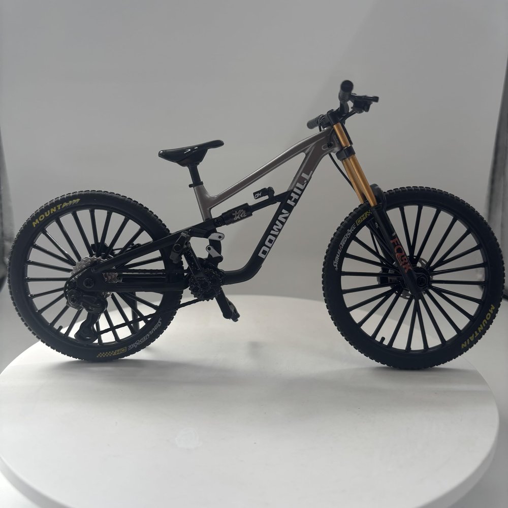 1:6 Ratio Mountain Bike Boys Toy DS Die-Cast Mini Fingertip Bicycle Model Desktop Decoration Ratio Model Downhill Alloy Bicycle Action Doll Cake Decoration Crafts (Grey)
