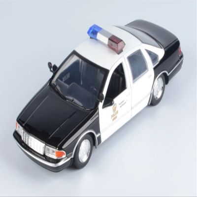 Motormax 1993 Caprice Police Car LAPD (Los Angeles Police Department) Black and White Law Enforcement and Public Service Series 1/24 Diecast Model Car 76635