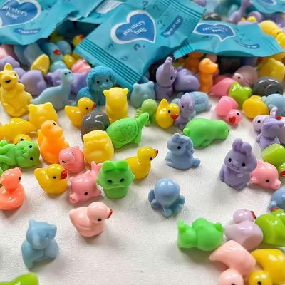 50pcs Mini Glow in The Dark Animal Resin Models, 50 Styles Mini Resin Animals Little Figures to Hide Small Duck Figures, Animal Miniatures for Garden Accessories (50pcs Solid colored small animals)