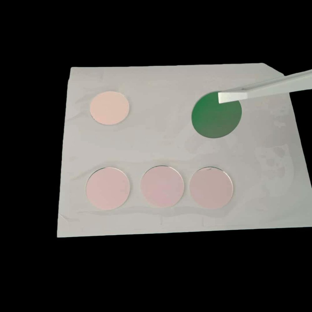 1pcs 525nm Green Light Filter - High-Transparency Round/Square Light-Transmitting Sheet for Microscopes and Optical use(10x10x1.0mm)