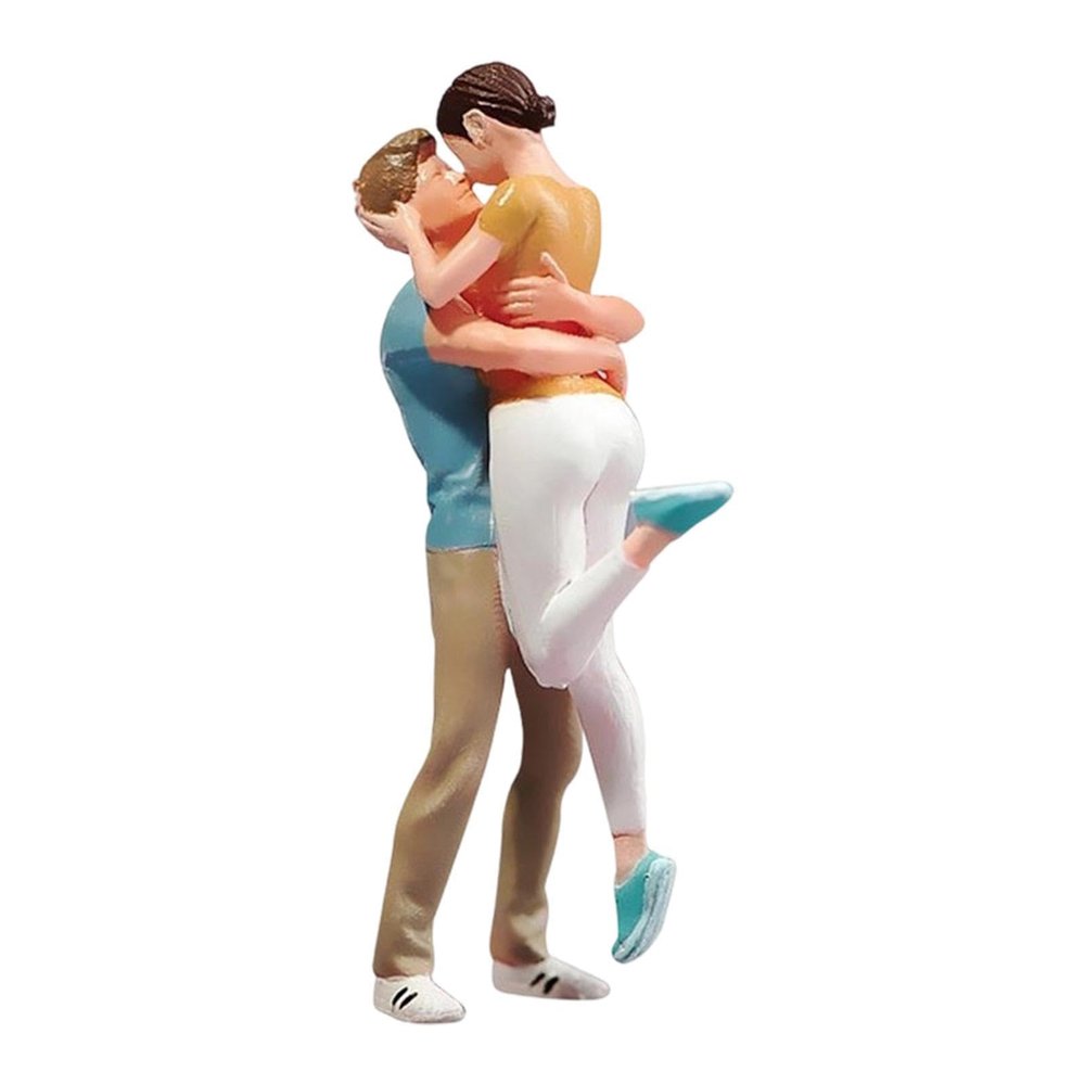 Amagogo Hand Painted Kiss Couple Figure,Realistic Sweet Hug Couple Model Photography Indoor Tiny People Figure for Valentine's Day, 1 64 Scale