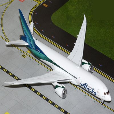 GeminiJets Alaska Airlines Boeing 787-9 Dreamliner N784HA 1:200 Scale Die-Cast Model Airplane with Display Stand & Realistic Landing Gear, Collectible Aircraft for Adults 14+