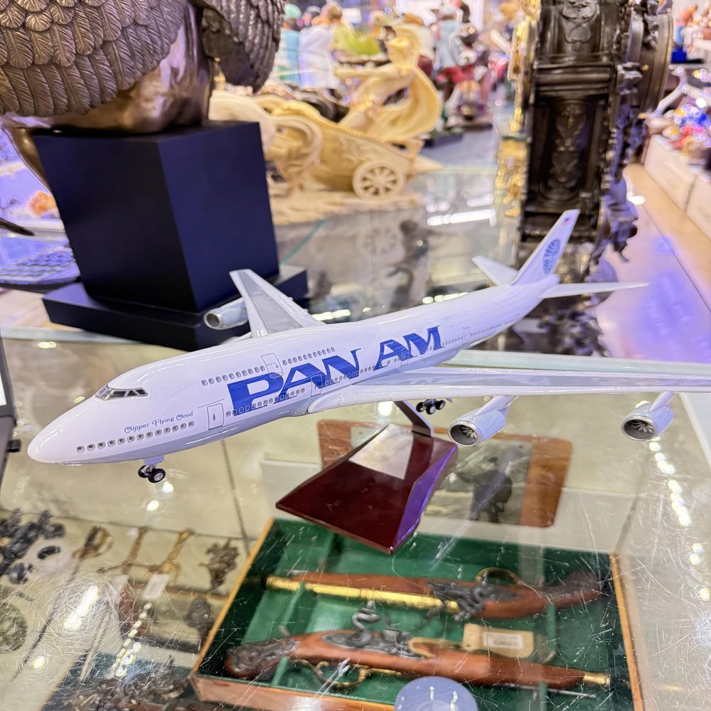 747 Pan Aircraft Model Pan American Airways Passenger Airplane Decorative Model on Stand Aviation Desk Decor 18.5 Inches