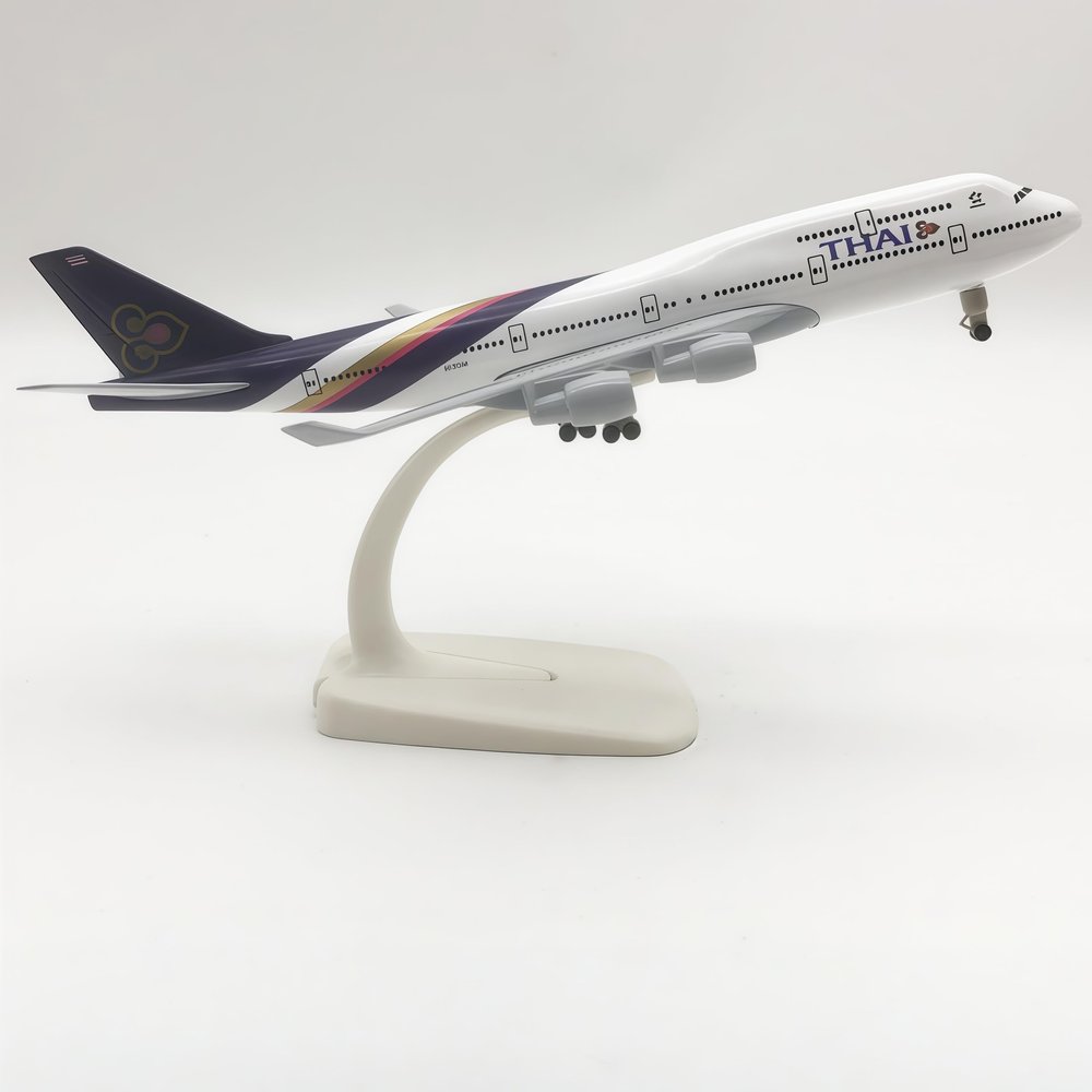 Boeing 747 Thai Airways Diecast Plane 1:300 Scale 20cm Alloy Thailand Livery Model for Display Collection Shelf Desk Decor