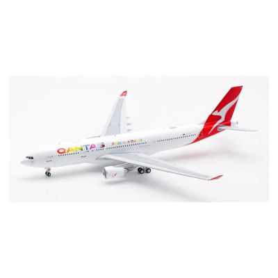 ALHROEUO Miniature Scale 1 200 for Qantas Airlines Airbus A330-200 Airliner Aircraft Model Simulation Static Ornaments Flying Toy Game Kits
