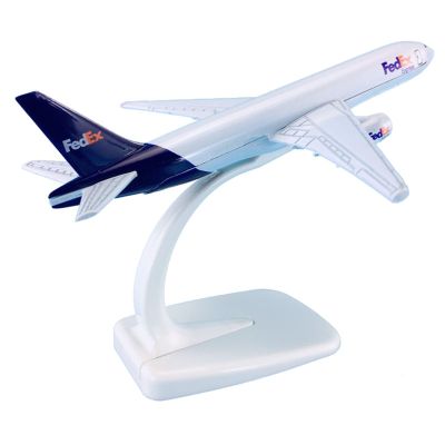 ALHROEUO Miniature Scale 1 400 for Boeing B777-200 Aircraft Model FedEx Express Static Alloy Flying Toy Game Kits