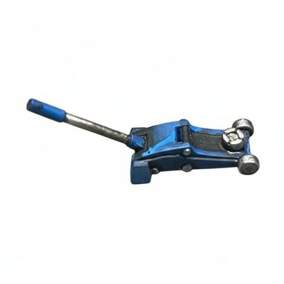 MotiveTech 1/64 Scale Floor Jack Long Handle Design Diorama Repair Shop Jack Realistic Detail for Hobbyists, Garage Scene, Sand Table Decor, Blue